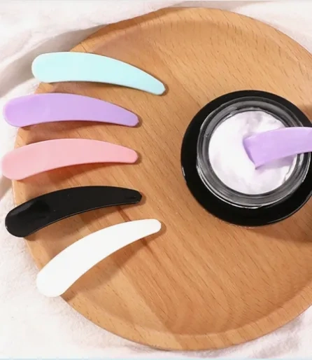 Różowe szpatułki łyżeczki do nakładania kremu maski do twarzy