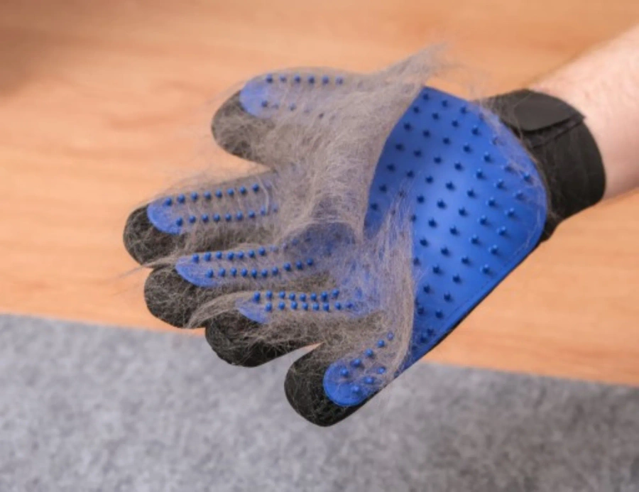 Masująca rękawica do sierści dla psa i kota