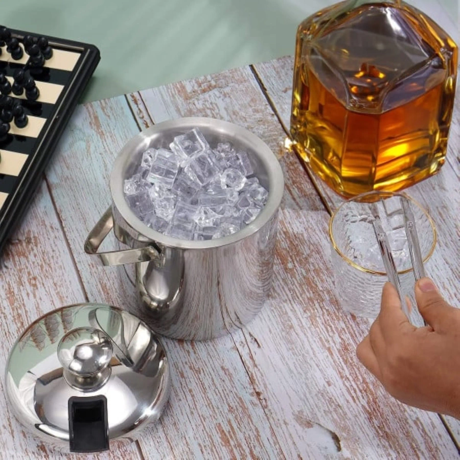 Pojemnik termiczny na lód ze szczypcami