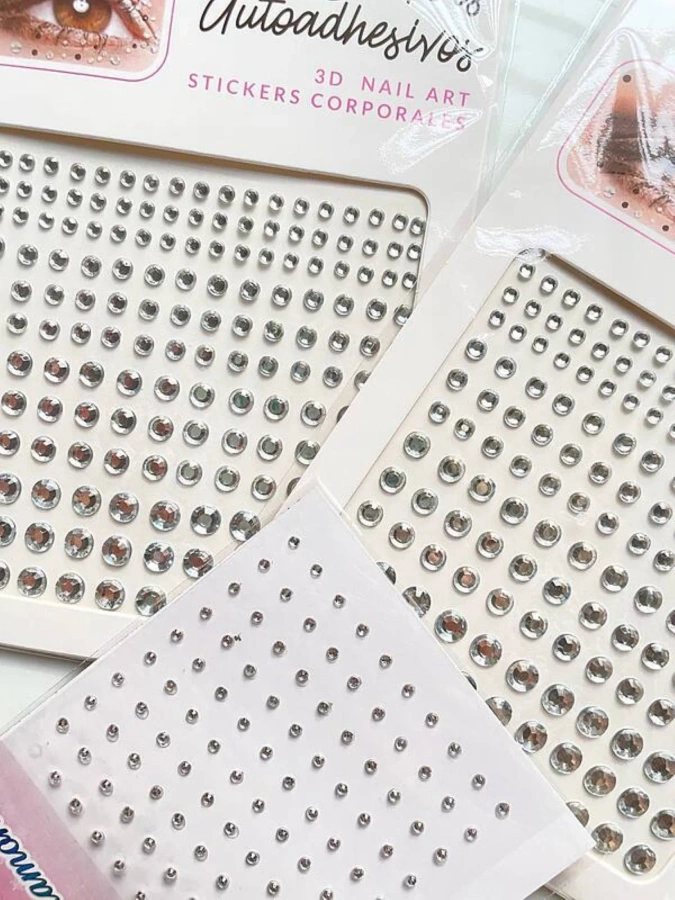 Samoprzylepne kryształki do zdobienia twarzy