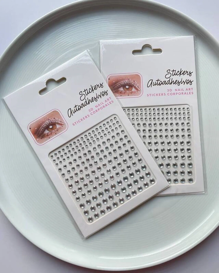 Samoprzylepne kryształki do zdobienia twarzy
