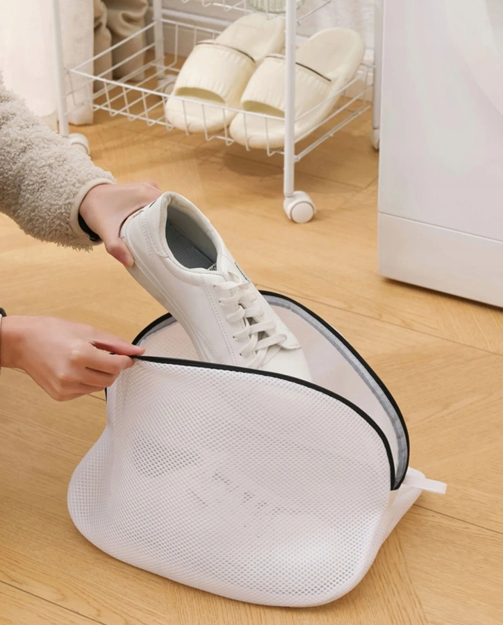 Worek z siatki do prania obuwia z zamkiem biała 25x30 cm