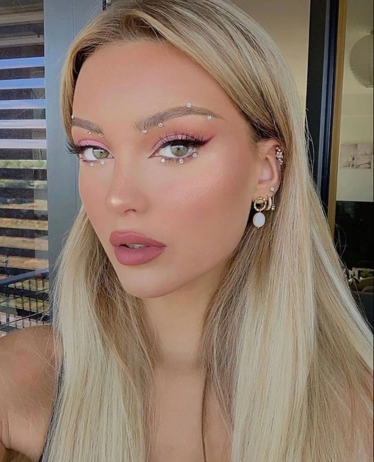 Samoprzylepne kryształki do zdobienia twarzy