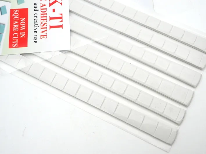 Guma mocująca do przyklejania biała
