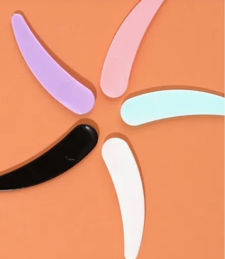 Białe szpatułki łyżeczki do nakładania kremu maski do twarzy