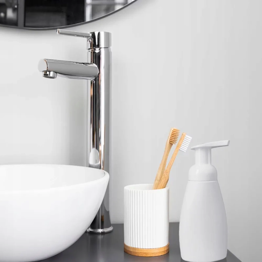 Spieniający dozownik do płynów biały