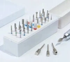 Pudełko zamykane na 30 frezów do paznokci 13 x 6 cm